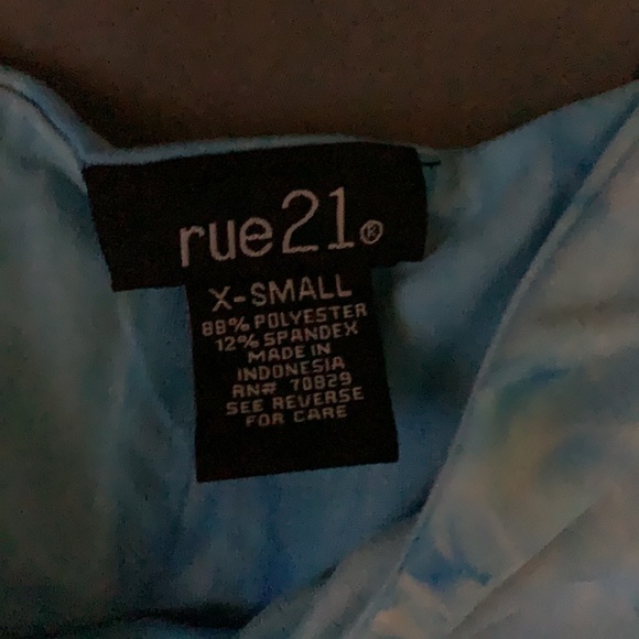 Rue21 back showing crop top size: XS - Picture 2 of 4